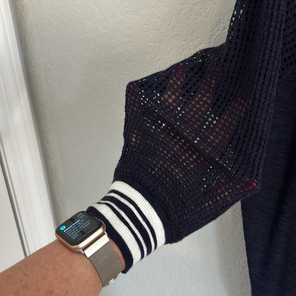 Netted sleeve light weight top - Picture 4 of 7